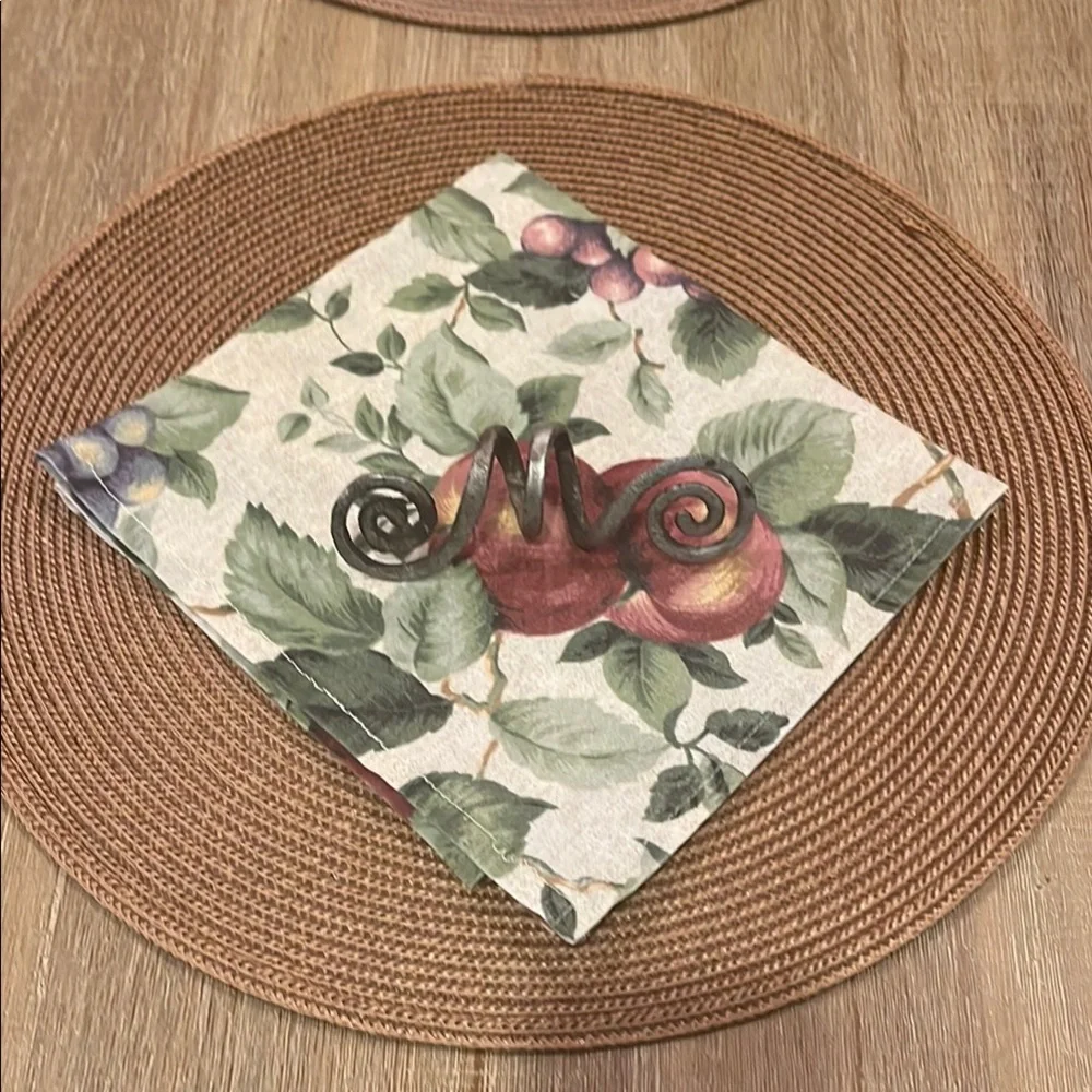 Placemats, Cloth Napkins & Napkin Rings